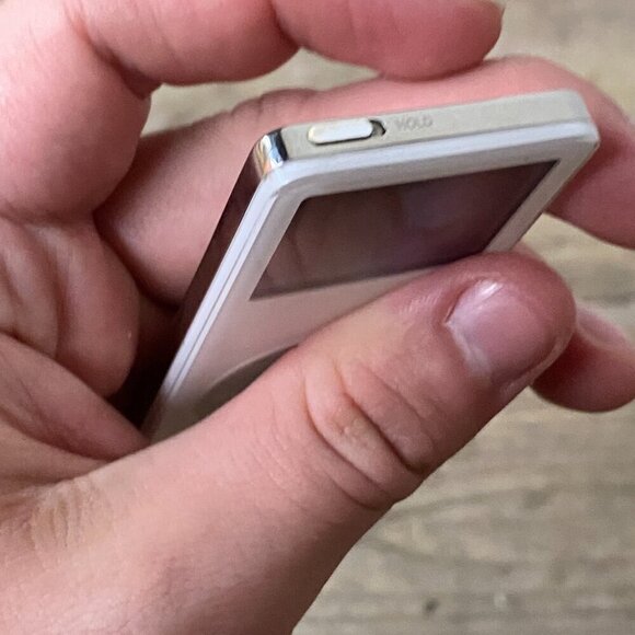 Vintage 2006 Apple Ipod Nano 1st Generation 1GB - White/Silver - Picture 3 of 6